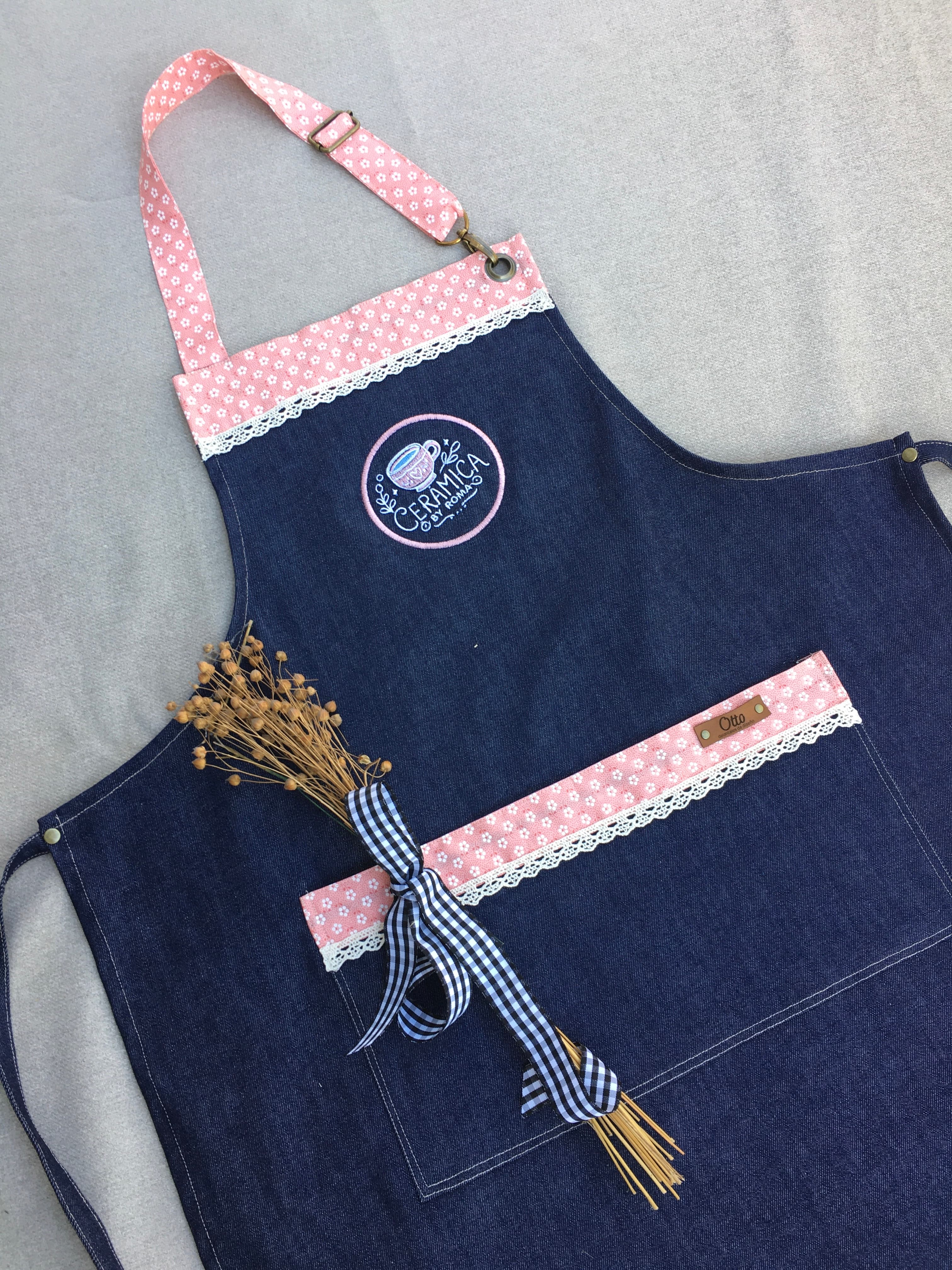 Delantales con logo bordado