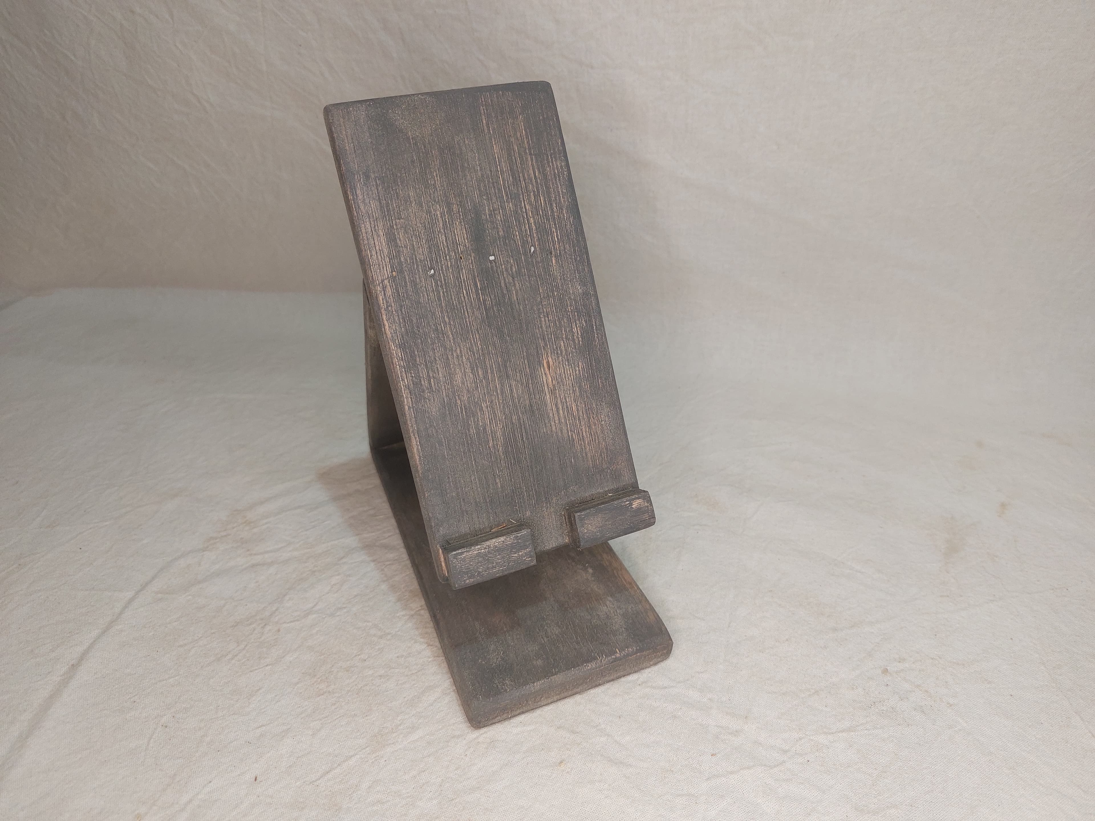 Soporte de celular en madera estilo flotante