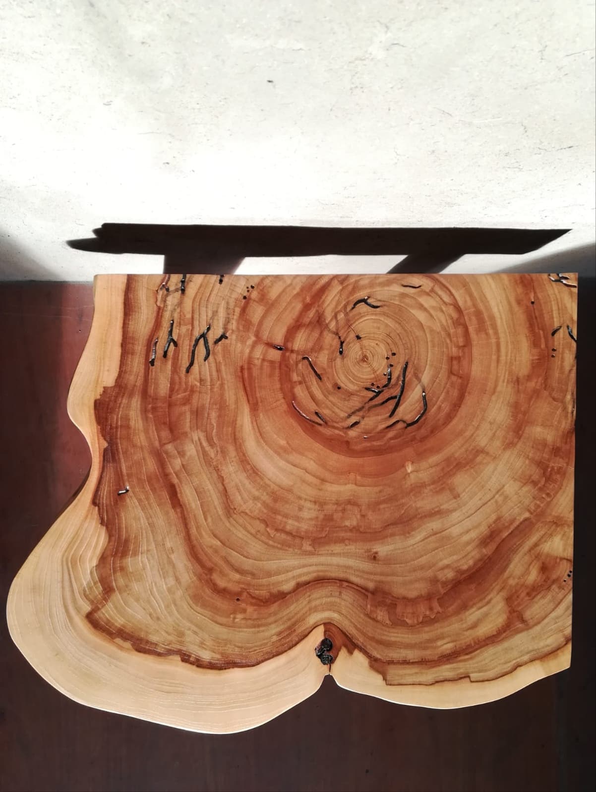 Mesa esquinera de Olmo