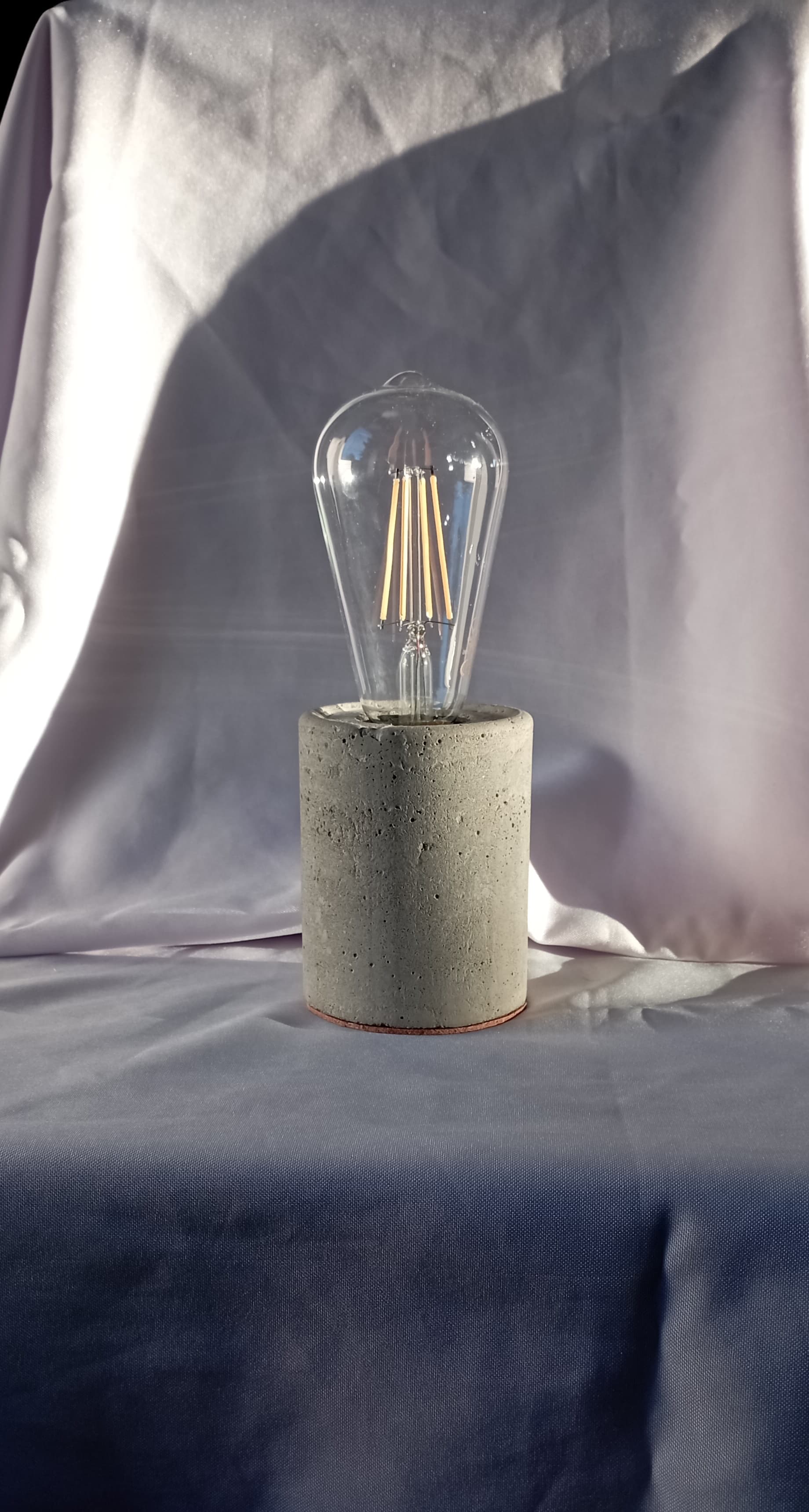 Lámpara de cemento estilo industrial