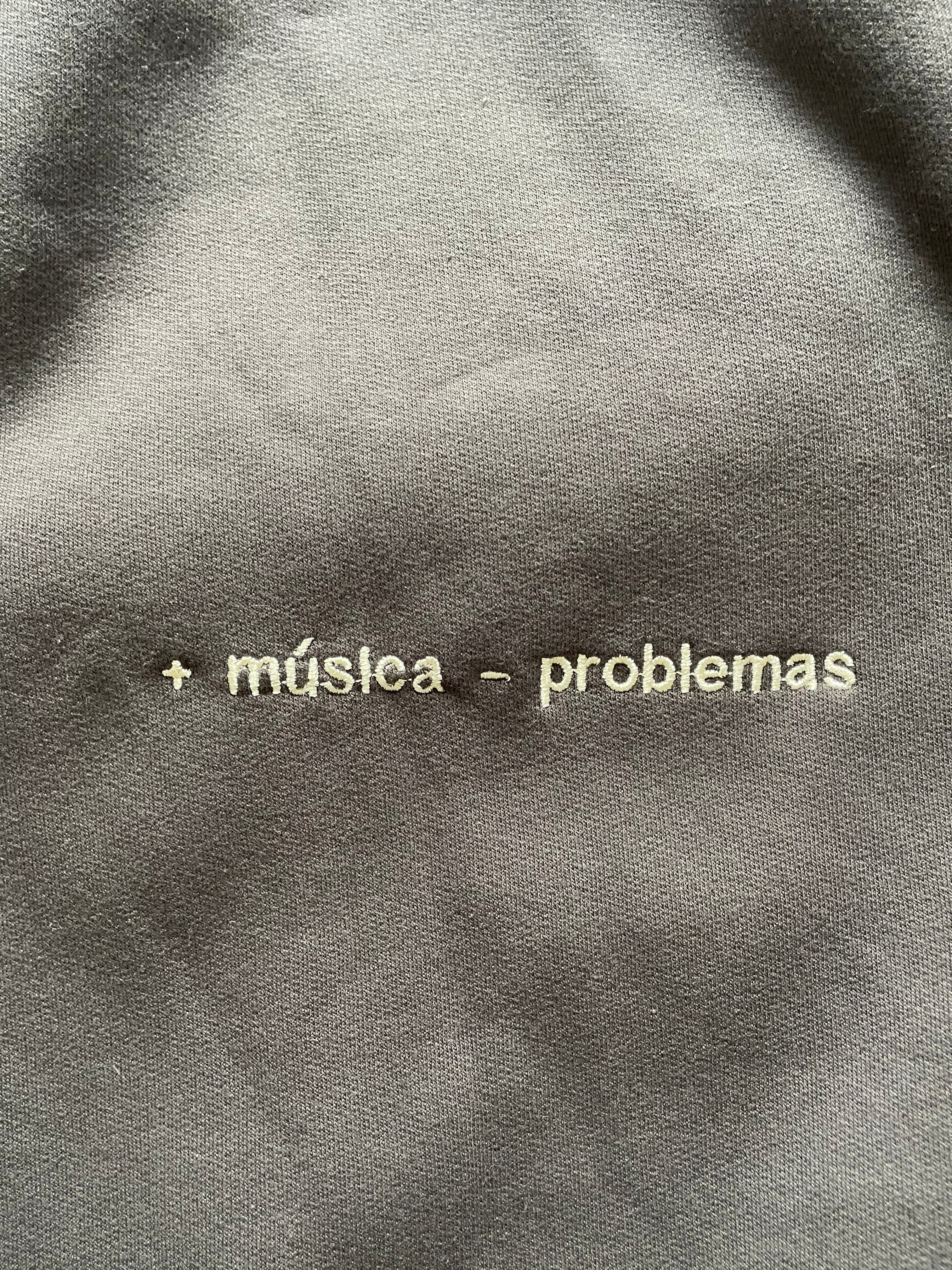 Buzo clásico talle L