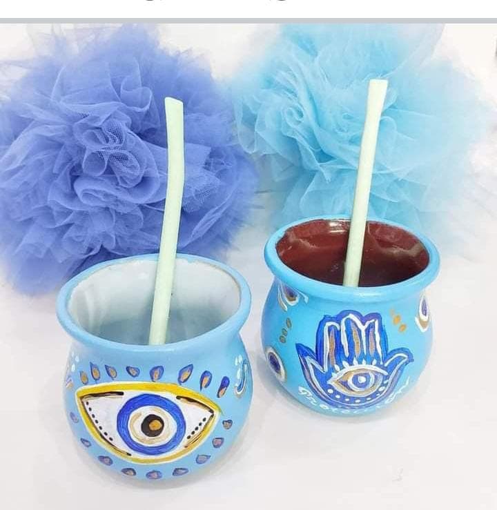 Mates de cerámica con bombilla incluida.