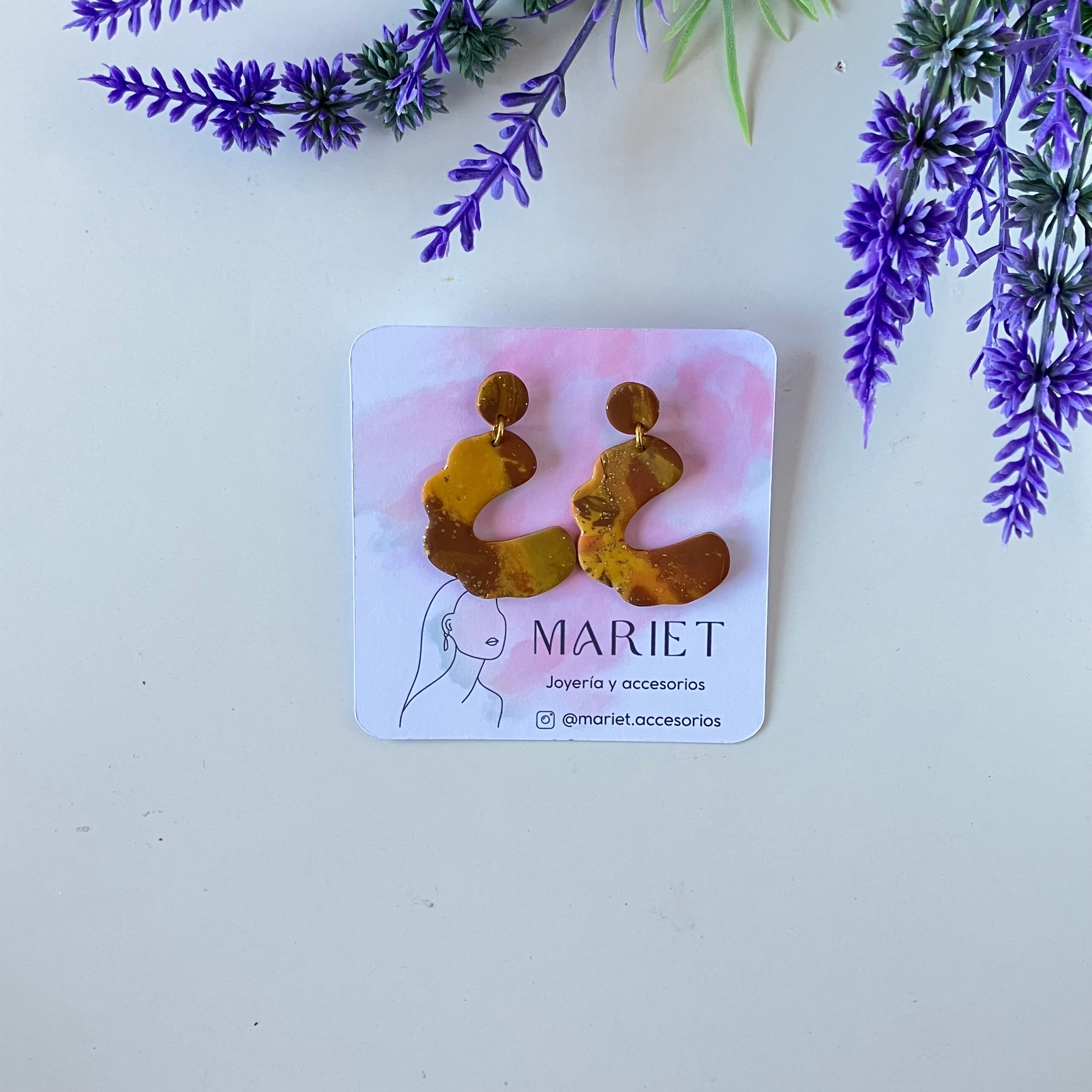 Caravanas colgantes “olas doradas” (5cm)