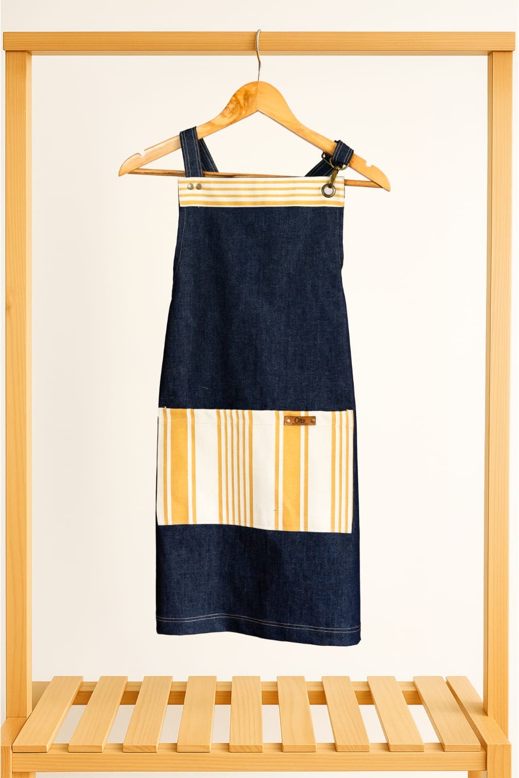 Delantal de mujer combinado con estampado