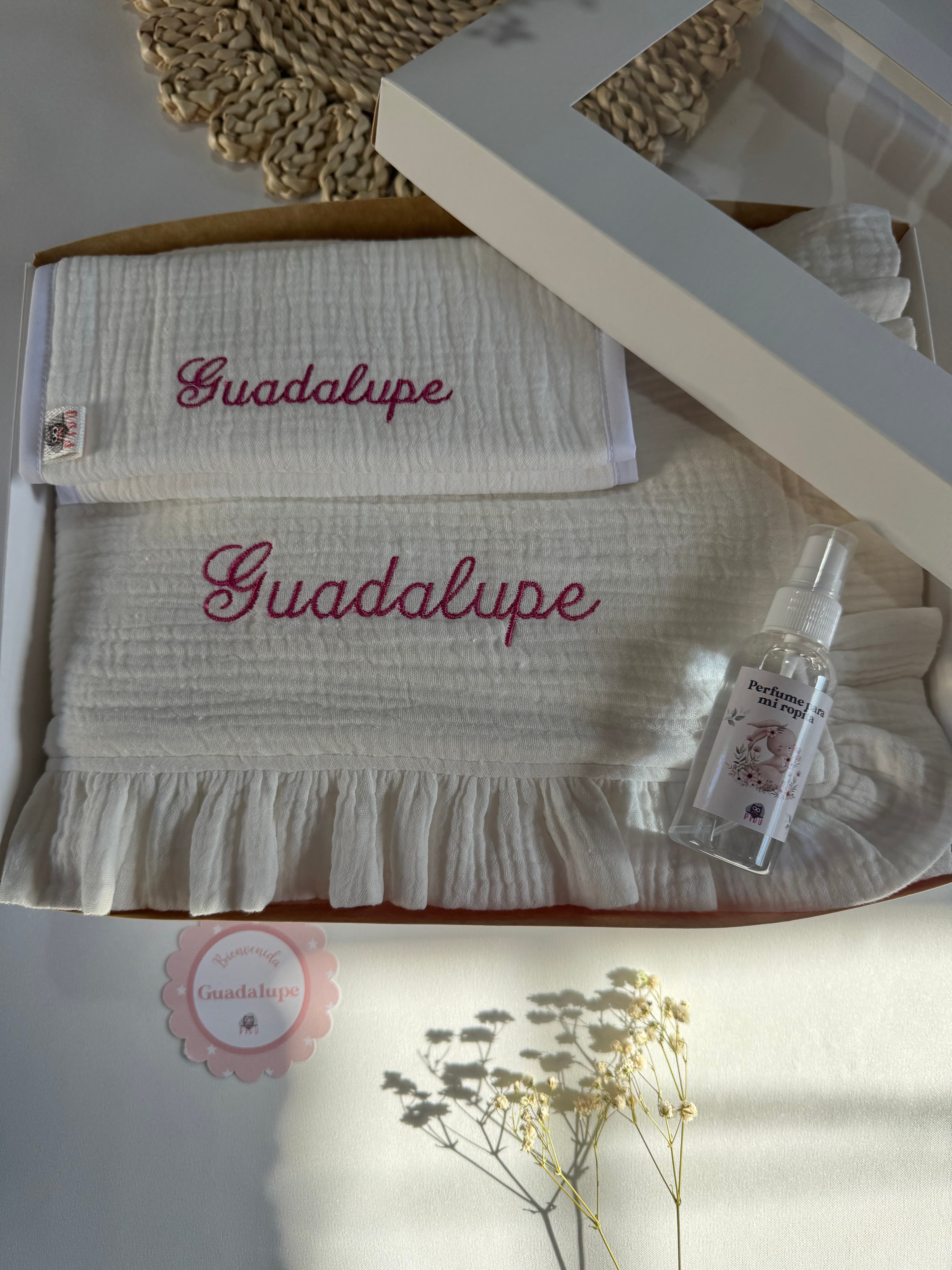 Box mantita de muselina bordada y babita bordada