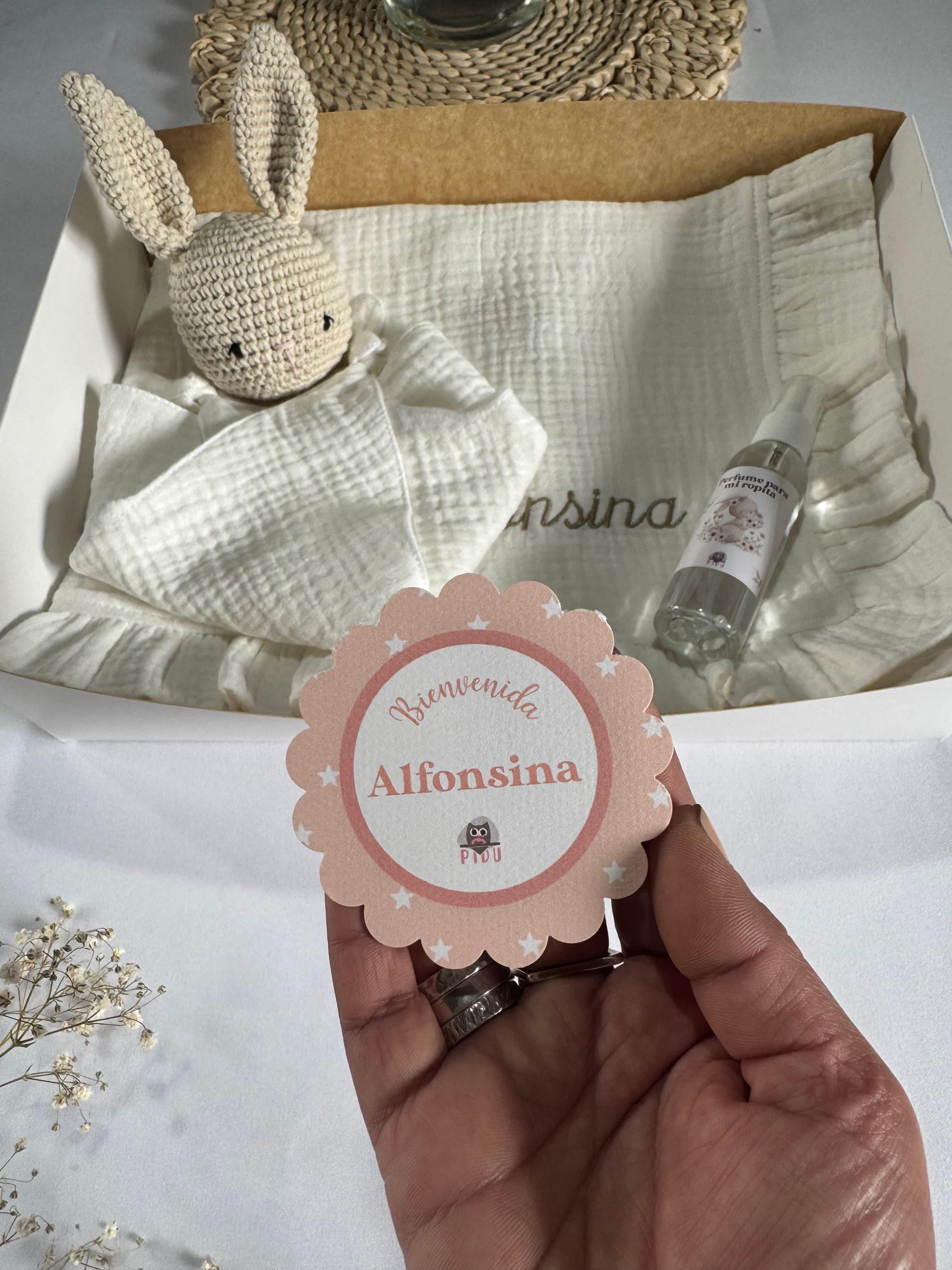 Box mantita con volados bordada y trapito de apego bordado