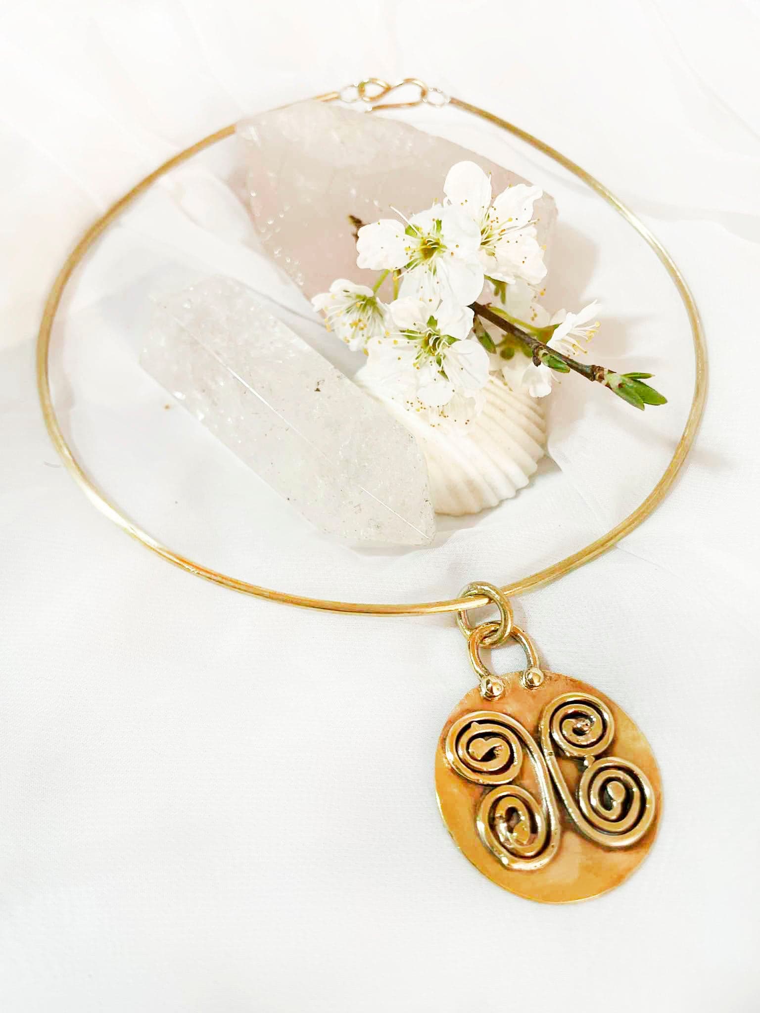 Amuleto cuatro direcciones