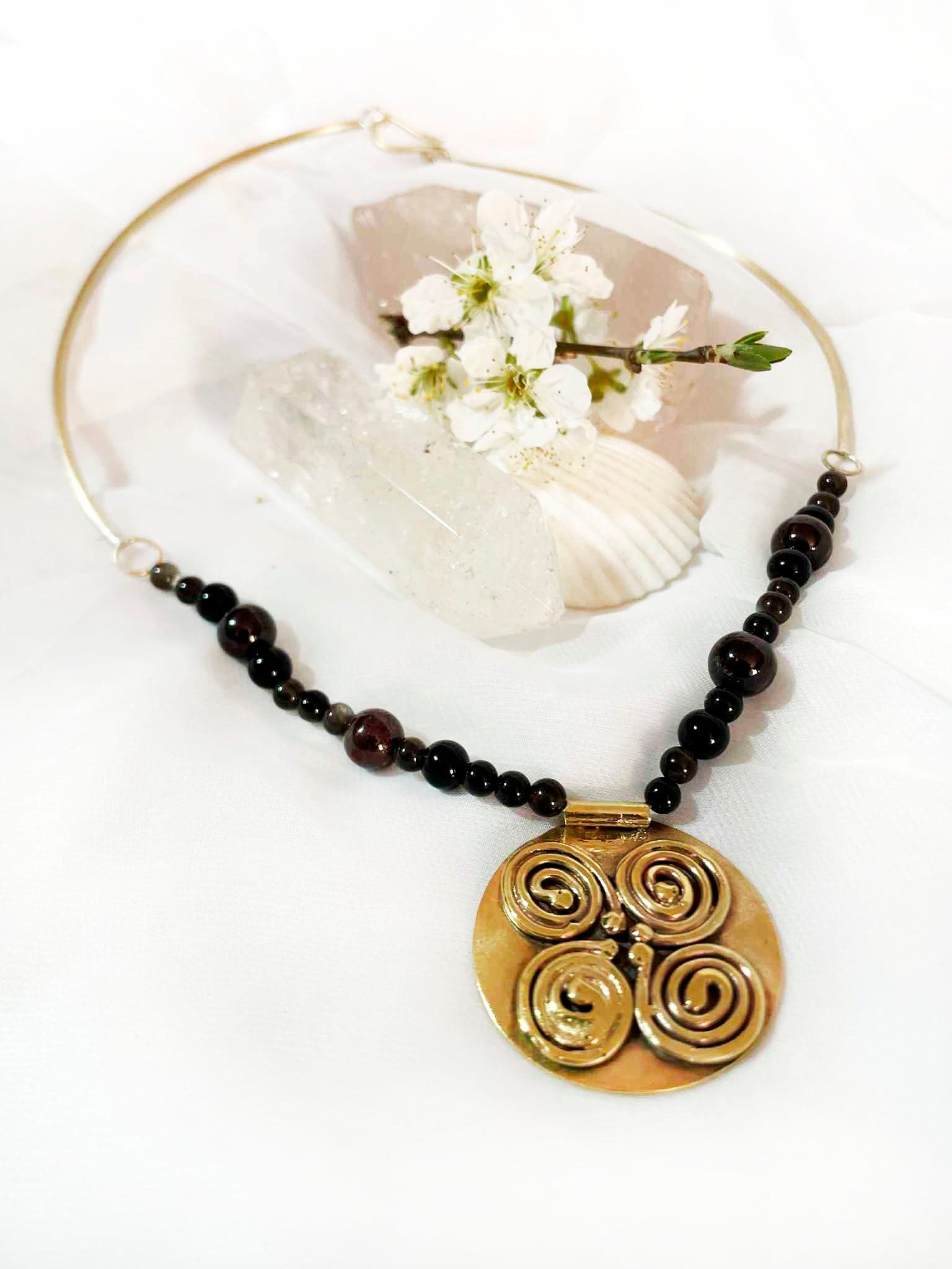 Amuleto cuatro direcciones