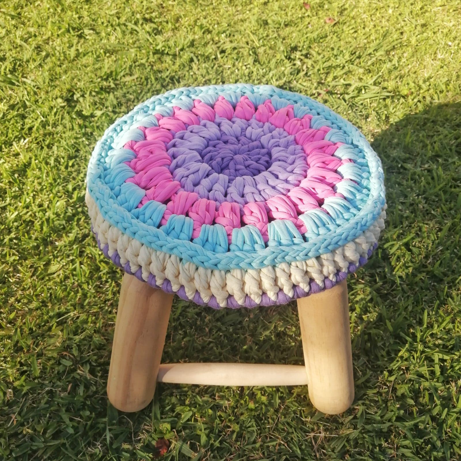 Banquitos con funda de crochet