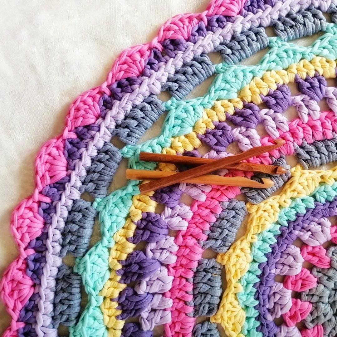 Alfombra circular calada